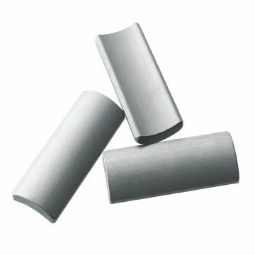 Ferrite κεραμιδιών συμπυκνωμένο τόξο κλιματιστικό μηχάνημα SrO 6Fe2O3 μαγνητών