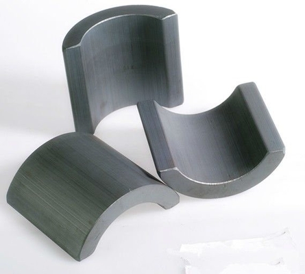 Ferrite SrO 6Fe2O3 μηχανή Y35 Y30 ανεμιστήρων μαγνητών που προσαρμόζεται σκληρή