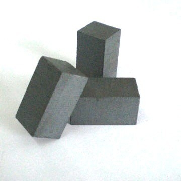 Ferrite SrO 6Fe2O3 σκληρός μαγνήτης φραγμών για την υφαντική υφαίνοντας μηχανή
