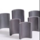 Ferrite SrO 6Fe2O3 κεραμική μορφή κεραμιδιών μαγνητών ηλεκτρικών κινητήρων μαγνητών