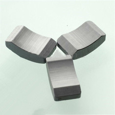 Ferrite υδραντλιών Y33 Y35 ισχυροί μαγνήτες SrO 6Fe2O3 μηχανών μαγνητών